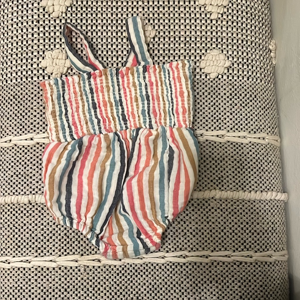 Old navy baby romper size 0-3 months multi color